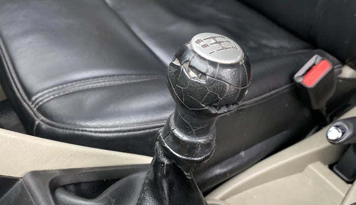 2015 Maruti Celerio ZXI OPT, Petrol, Manual, 75,601 km, Gear lever - Knob has minor damage