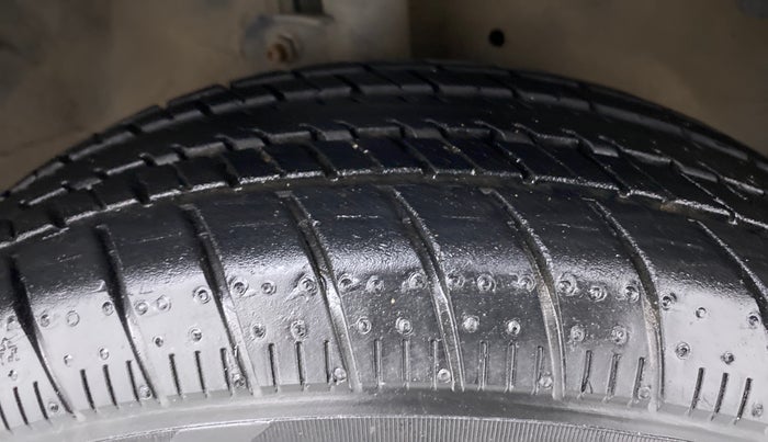 2015 Maruti Celerio ZXI OPT, Petrol, Manual, 75,601 km, Right Front Tyre Tread