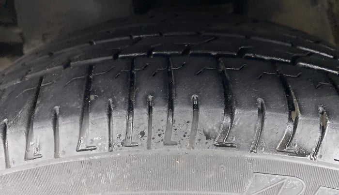 2018 Toyota Innova Crysta 2.4 VX 8 STR, Diesel, Manual, 36,579 km, Left Front Tyre Tread