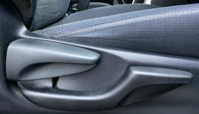 2018 Toyota Innova Crysta 2.4 VX 8 STR, Diesel, Manual, 36,579 km, Driver Side Adjustment Panel