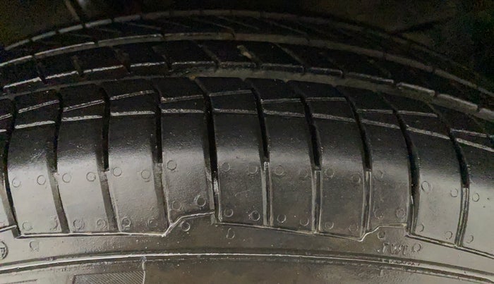 2017 Maruti Dzire VXI, Petrol, Manual, 86,573 km, Left Front Tyre Tread