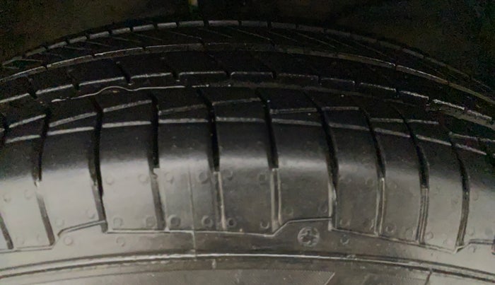 2017 Maruti Dzire VXI, Petrol, Manual, 86,573 km, Left Rear Tyre Tread