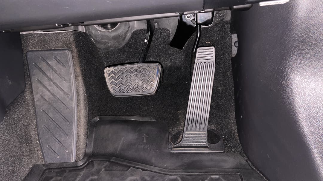 2021 Toyota RAV4 Cruiser (AWD) Hybrid, Automatic, 79036 km, Pedals and Footmat