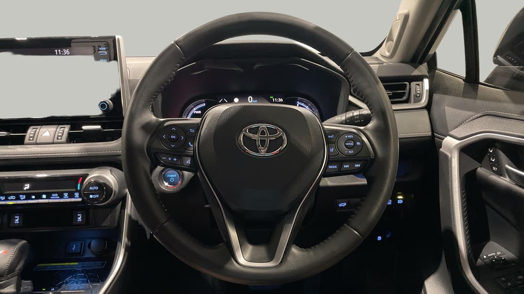 2021 Toyota RAV4 Cruiser (AWD) Hybrid, Automatic, 79036 km, Steering Wheel Close-up