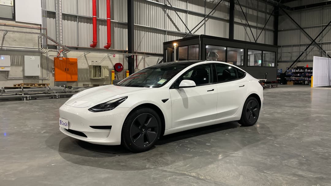 2023 Tesla Model 3 Rear-wheel Drive, Automatic, 50093 km, Left Front Diagonal (45- Degree) View