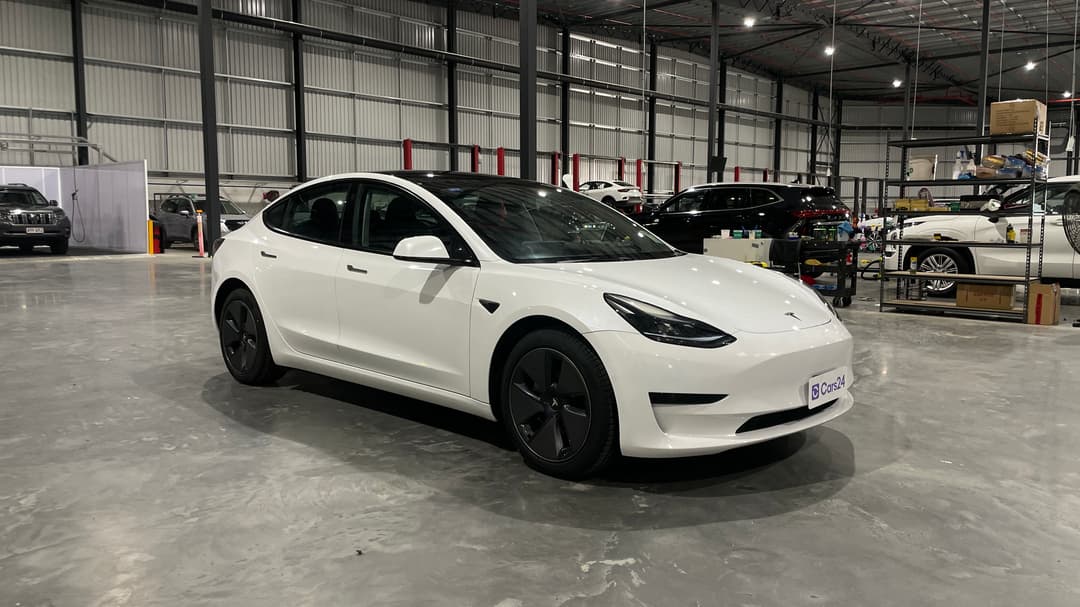 2023 Tesla Model 3 Rear-wheel Drive, Automatic, 50093 km, Right Front Diagonal (45- Degree) View