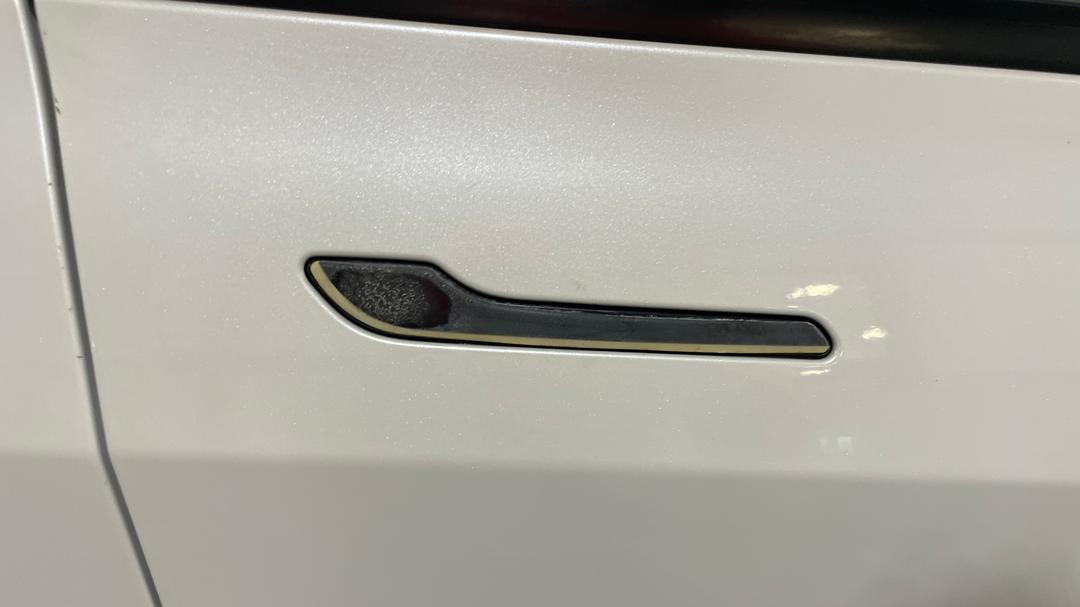 2023 Tesla Model 3 Rear-wheel Drive, Automatic, 50093 km, Door Handles Front RHS