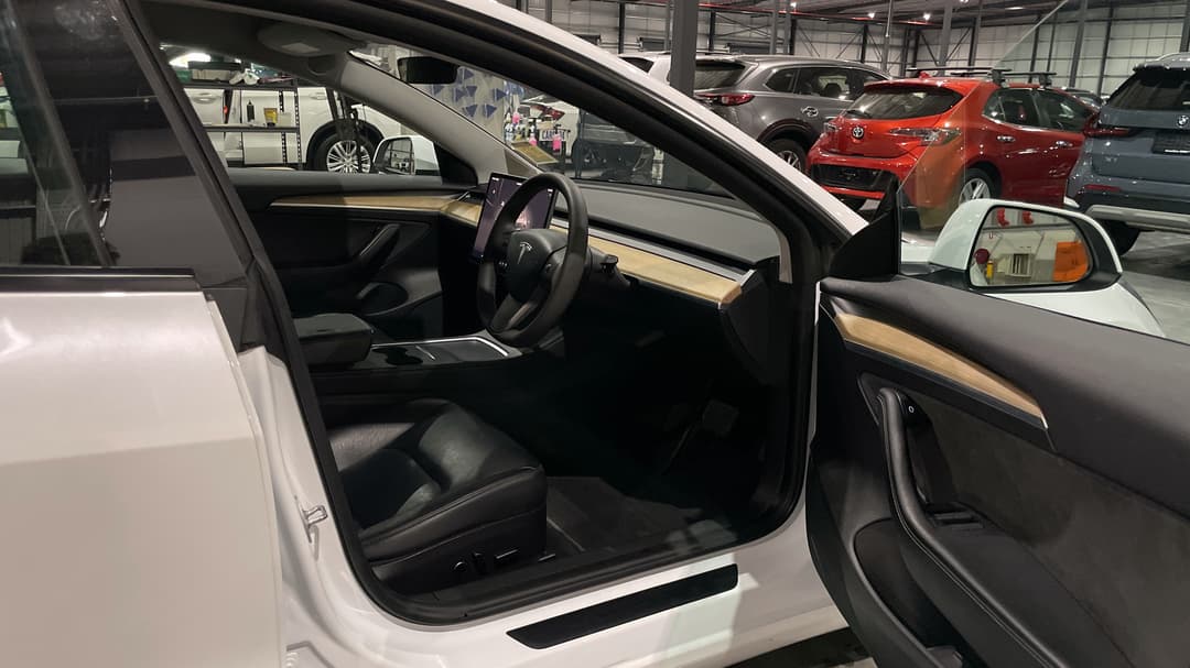 2023 Tesla Model 3 Rear-wheel Drive, Automatic, 50093 km, Right Side Front Door Cabin View