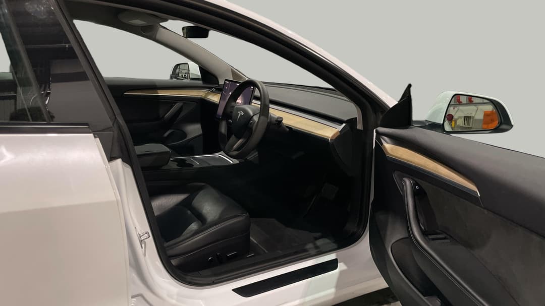 2023 Tesla Model 3 Rear-wheel Drive, Automatic, 50093 km, Right Side Front Door Cabin View