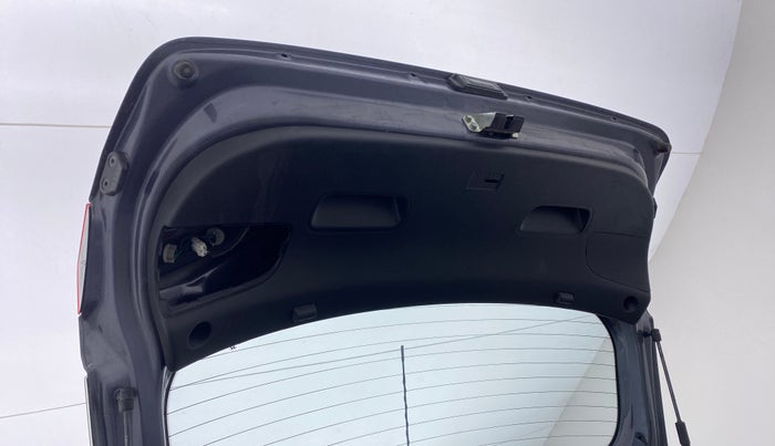 2017 Hyundai Elite i20 SPORTZ 1.2, Petrol, Manual, 45,085 km, Dicky (Boot door) - Trim lock has minor damage