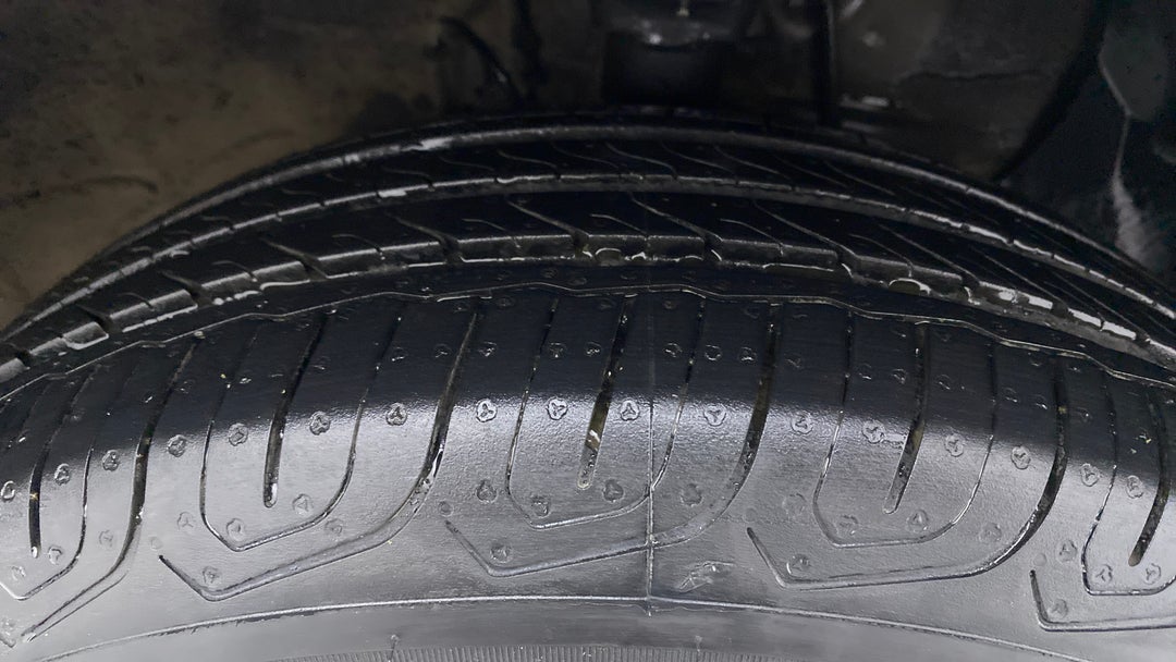 Right Front Tyre Tread