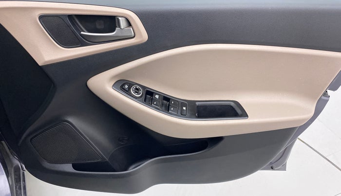 2017 Hyundai Elite i20 SPORTZ 1.2, Petrol, Manual, 45,085 km, Driver Side Door Panels Control