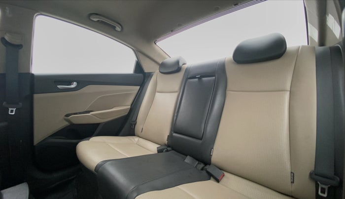 2017 Hyundai Verna 1.6 SX (O) CRDI MT, Diesel, Manual, 45,734 km, Right Side Rear Door Cabin View
