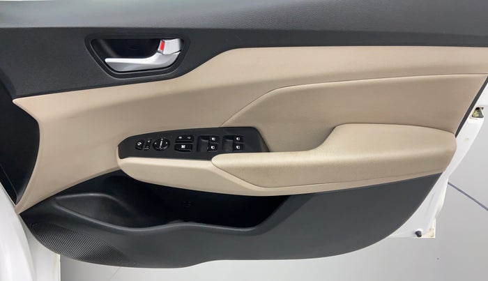2017 Hyundai Verna 1.6 SX (O) CRDI MT, Diesel, Manual, 45,734 km, Driver Side Door Panel Controls