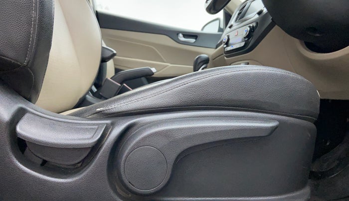 2017 Hyundai Verna 1.6 SX (O) CRDI MT, Diesel, Manual, 45,734 km, Driver Side Adjustment Panel