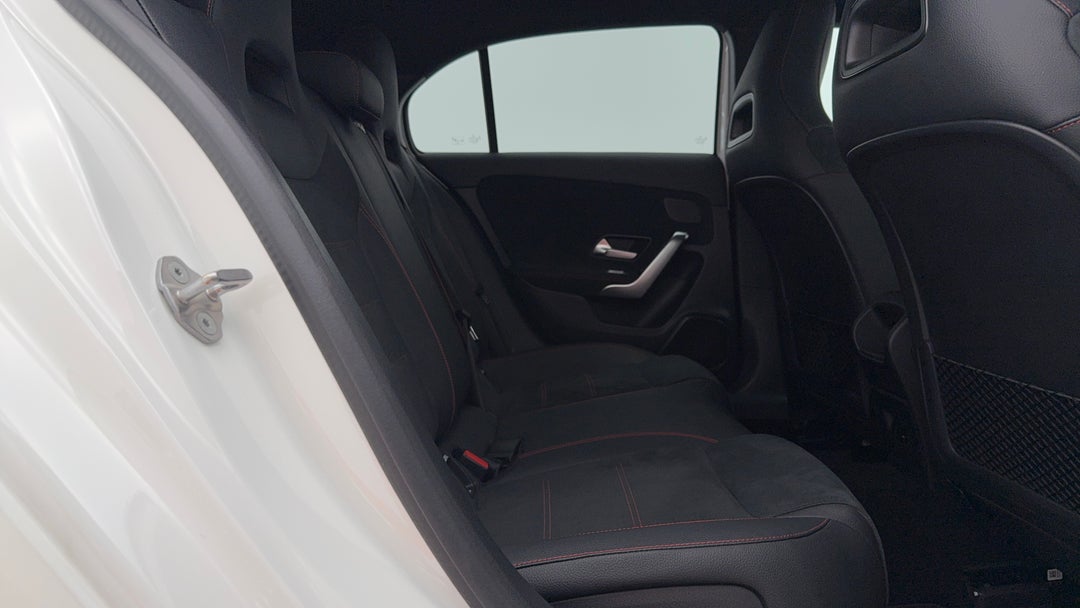 2021 Mercedes-benz A180 A180, Automatic, 25368 km, Right Side Rear Door Cabin View
