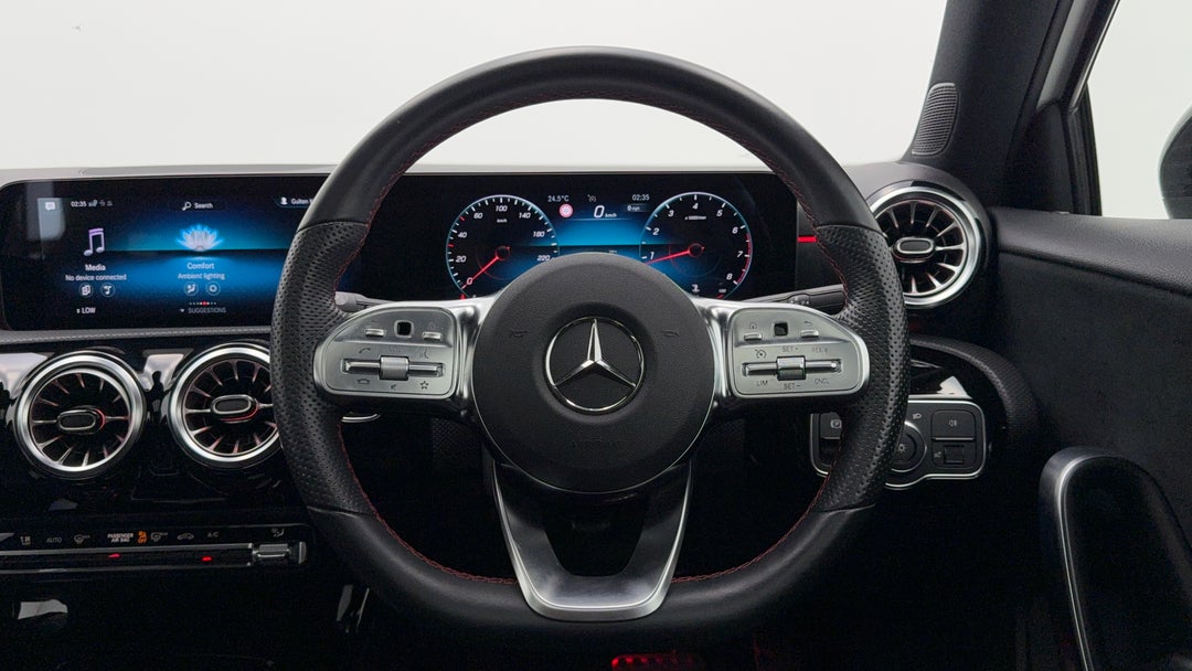 2021 Mercedes-benz A180 A180, Automatic, 25368 km, Steering Wheel Close-up