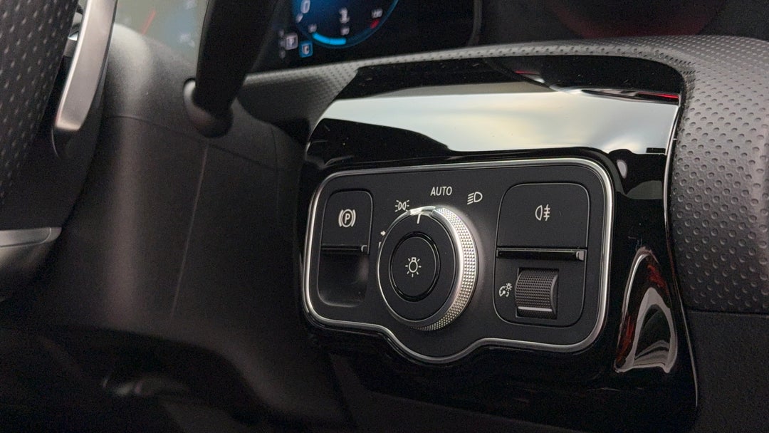 2021 Mercedes-benz A180 A180, Automatic, 25368 km, Utility Switches/Buttons
