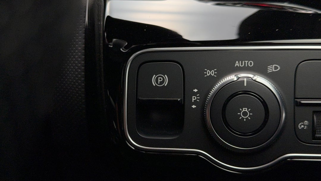 2021 Mercedes-benz A180 A180, Automatic, 25368 km, Handbrake