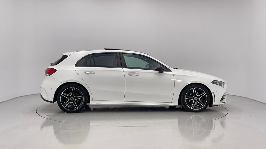 2021 Mercedes-benz A180 A180, Automatic, 25368 km, Right Side View