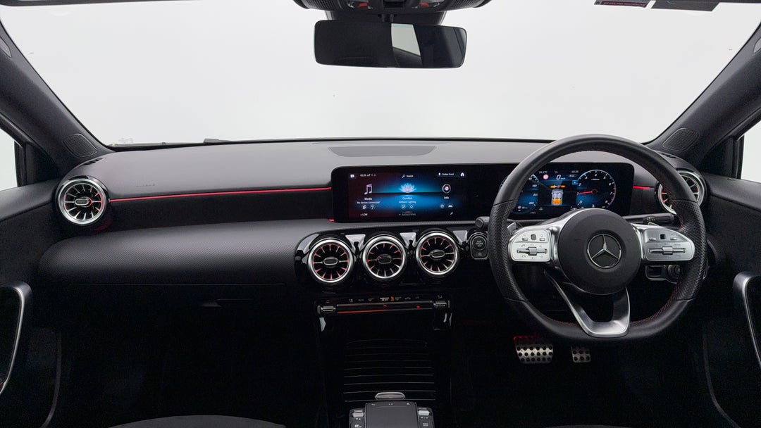 2021 Mercedes-benz A180 A180, Automatic, 25368 km, Dashboard View