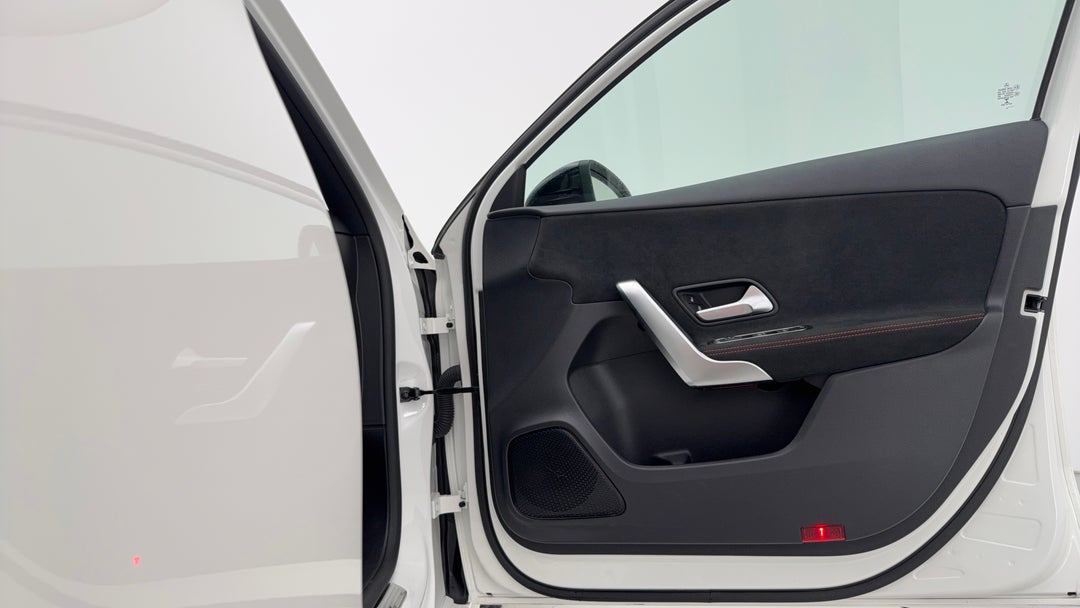 2021 Mercedes-benz A180 A180, Automatic, 25368 km, Speaker View