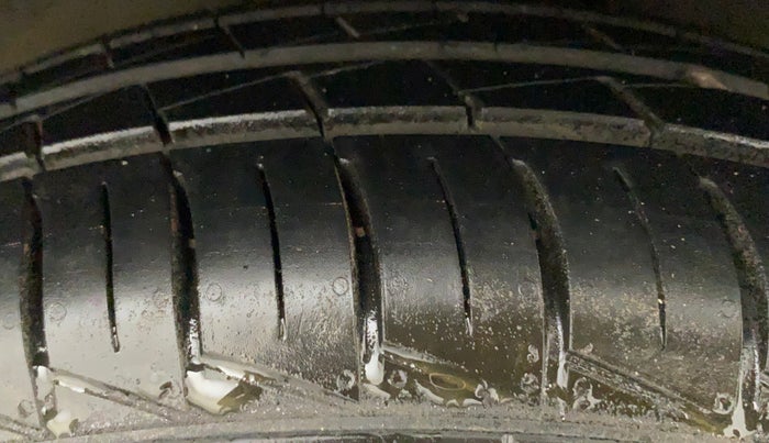 2015 Maruti Celerio VXI AMT, Petrol, Automatic, 29,114 km, Right Front Tyre Tread
