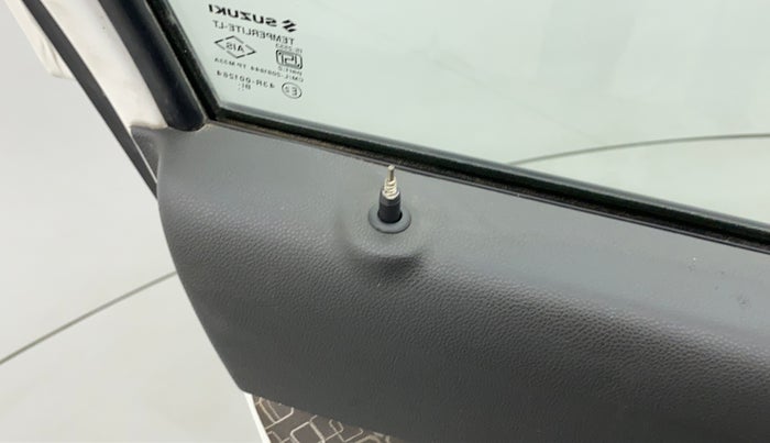 2019 Maruti Alto 800 LXI, Petrol, Manual, 36,696 km, Lock system - Door lock knob has minor damage