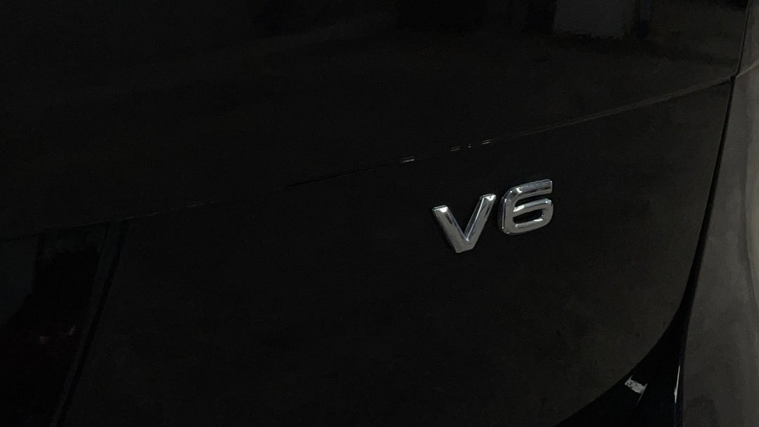 2015 Volkswagen Touareg 150 Tdi Element, Automatic, 81184 km, Badge (Boot Right Side)