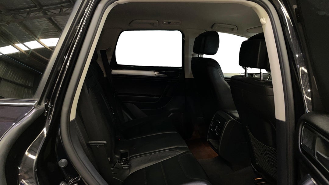 2015 Volkswagen Touareg 150 Tdi Element, Automatic, 81184 km, Right Side Rear Door Cabin View