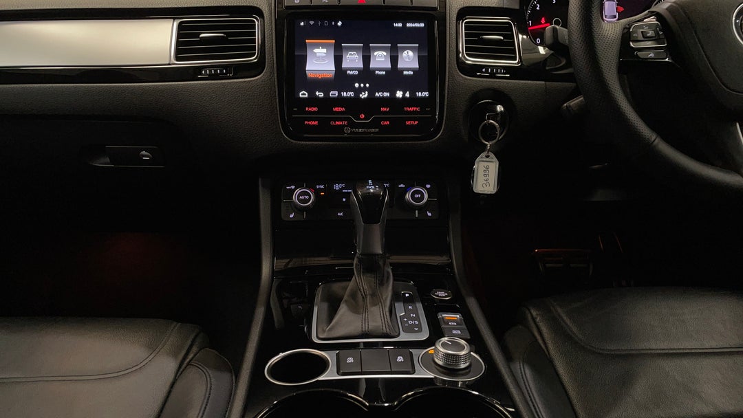 2015 Volkswagen Touareg 150 Tdi Element, Automatic, 81184 km, Center Console