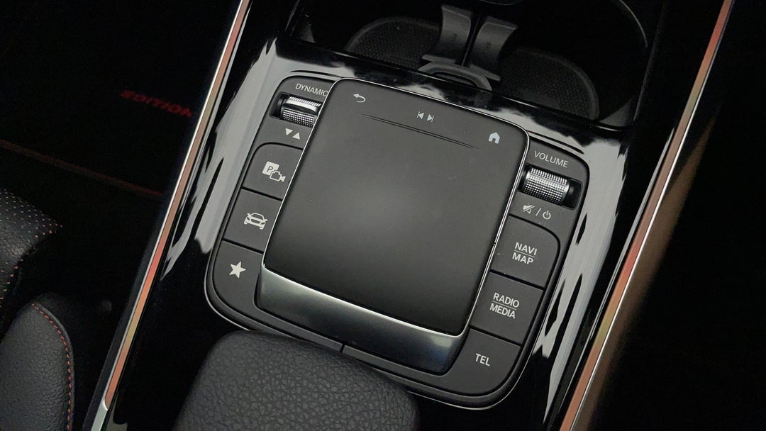 2020 Mercedes-benz GLA 200, Automatic, 25769 km, Utility Switches/Buttons