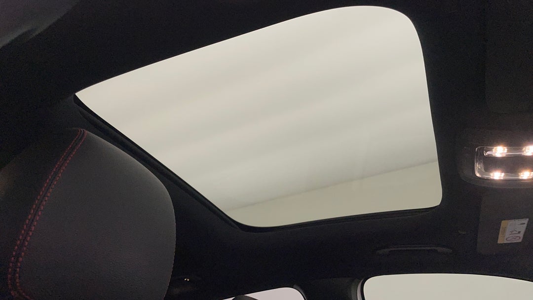 2020 Mercedes-benz GLA 200, Automatic, 25769 km, Interior Sunroof/Moonroof