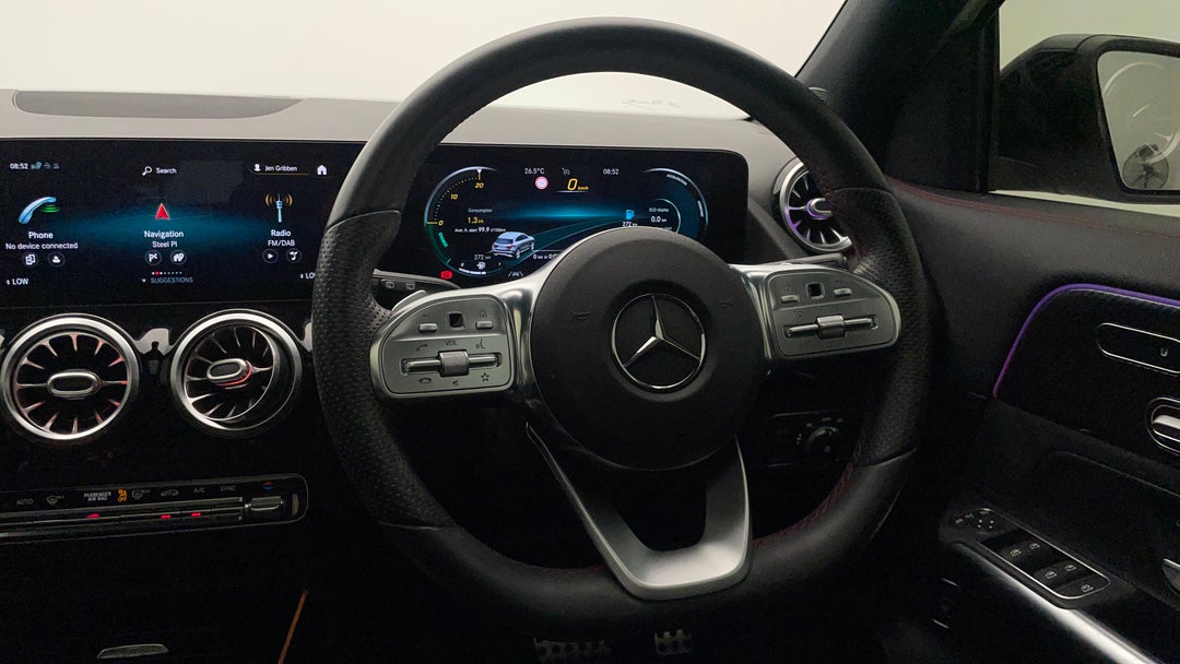2020 Mercedes-benz GLA 200, Automatic, 25769 km, Steering Wheel Close-up
