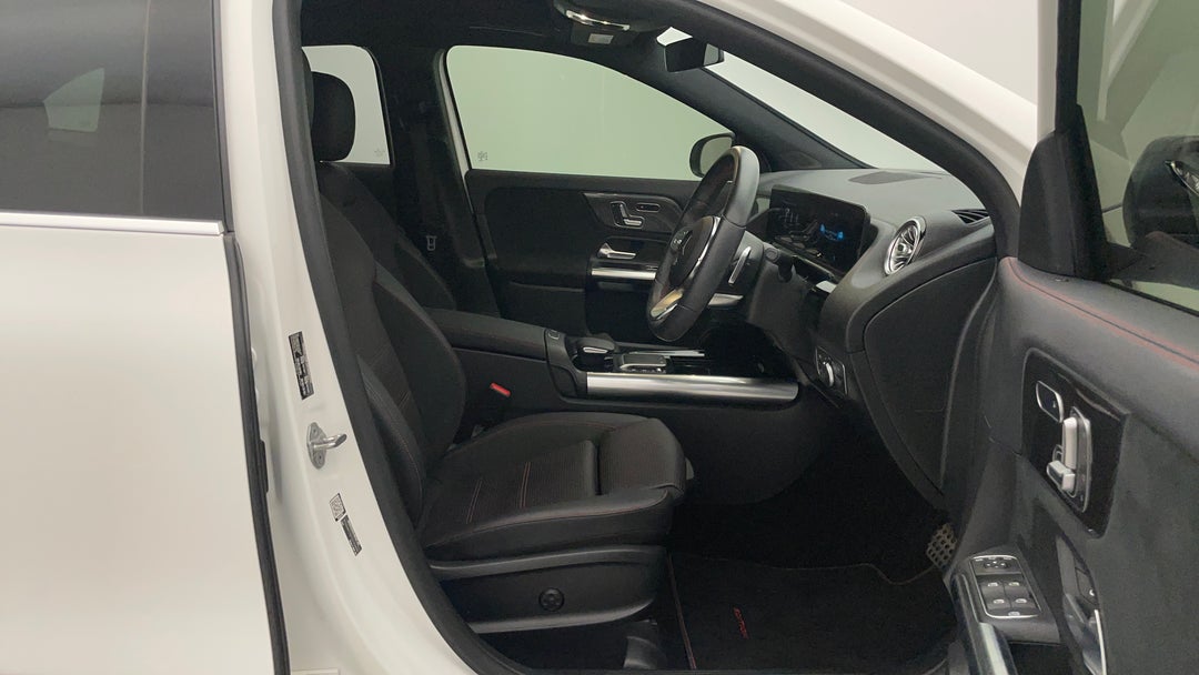 2020 Mercedes-benz GLA 200, Automatic, 25769 km, Right Side Front Door Cabin View