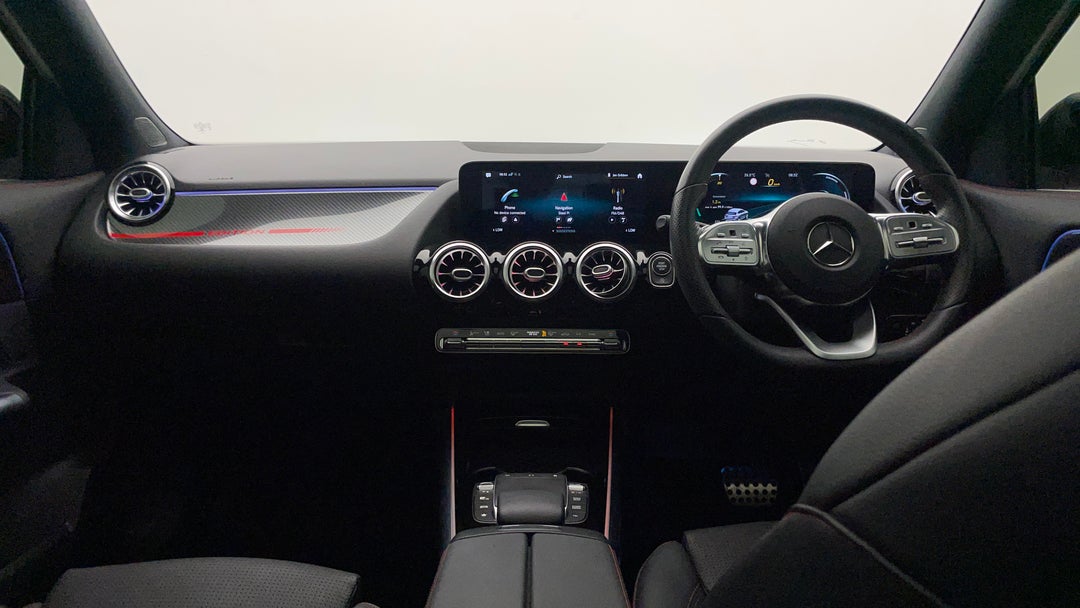 2020 Mercedes-benz GLA 200, Automatic, 25769 km, Dashboard View