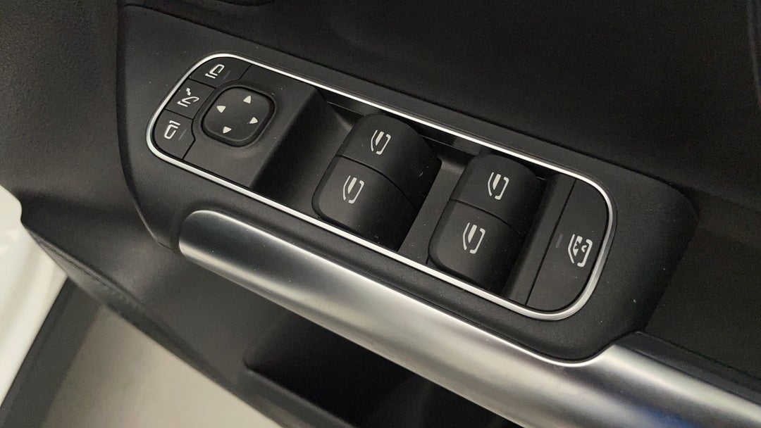 2020 Mercedes-benz GLA 200, Automatic, 25769 km, Drivers Side Door Panel Controls