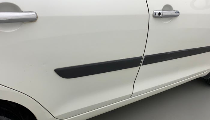 2015 Maruti Swift LXI (O), CNG, Manual, 98,088 km, Right rear door - Slightly dented