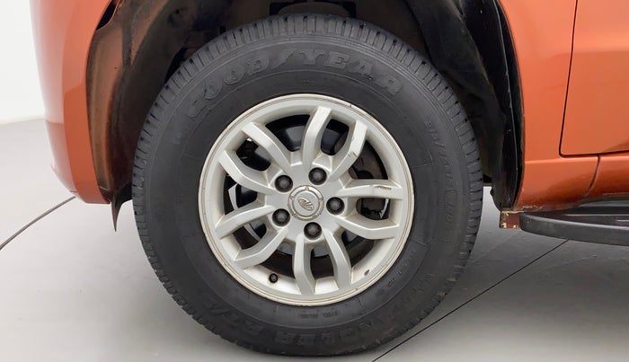 2017 Mahindra TUV300 T8, Diesel, Manual, 75,878 km, Left Front Wheel