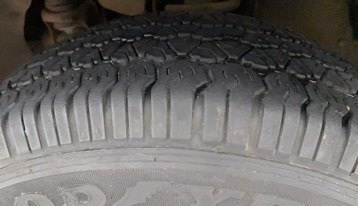2017 Mahindra TUV300 T8, Diesel, Manual, 75,878 km, Left Front Tyre Tread