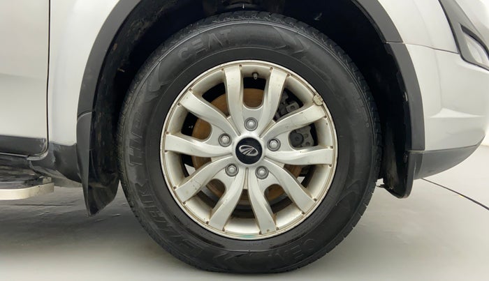 2017 Mahindra XUV500 W6 4X2, Diesel, Manual, 1,96,469 km, Right Front Wheel
