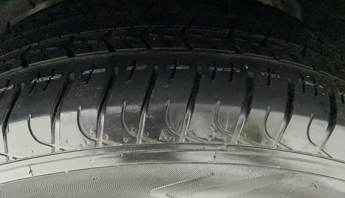 2017 Mahindra XUV500 W6 4X2, Diesel, Manual, 1,96,469 km, Left Front Tyre Tread