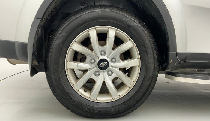 2017 Mahindra XUV500 W6 4X2, Diesel, Manual, 1,96,469 km, Right Rear Wheel