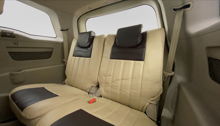 2017 Mahindra XUV500 W6 4X2, Diesel, Manual, 1,96,469 km, Third Seat Row ( optional )