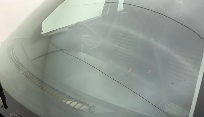 2014 Maruti Swift LXI (O), Petrol, Manual, 72,689 km, Front windshield - Minor spot on windshield