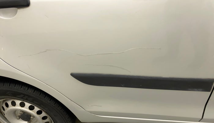 2014 Maruti Swift LXI (O), Petrol, Manual, 72,689 km, Right rear door - Minor scratches
