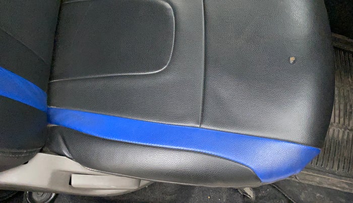 2015 Datsun Go T, Petrol, Manual, 25,972 km, Driver seat - Cover slightly torn