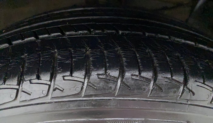 2017 Maruti Ciaz DELTA 1.4 VVT, Petrol, Manual, 31,601 km, Right Rear Tyre Tread