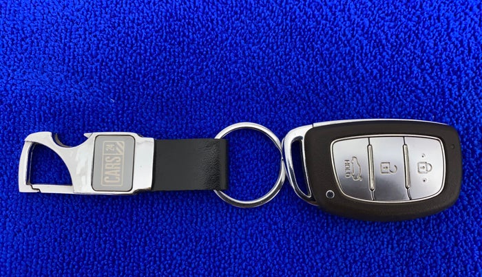 2015 Hyundai Grand i10 ASTA (O) 1.2 KAPPA VTVT, Petrol, Manual, 48,912 km, Key Close Up