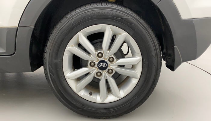 2016 Hyundai Creta SX PLUS 1.6 PETROL, Petrol, Manual, 1,06,748 km, Left Rear Wheel